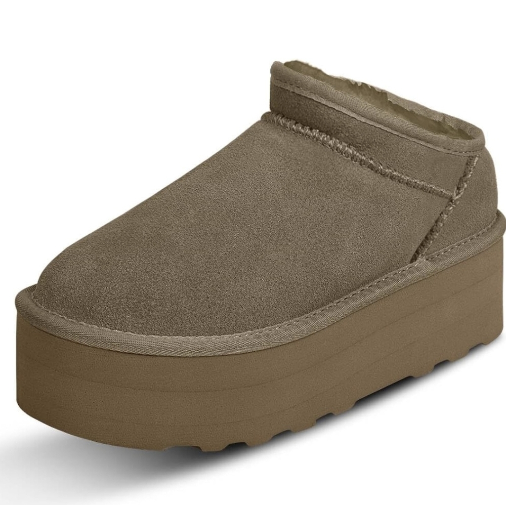 NWOT Women's Platform Slip-On Suede Boots